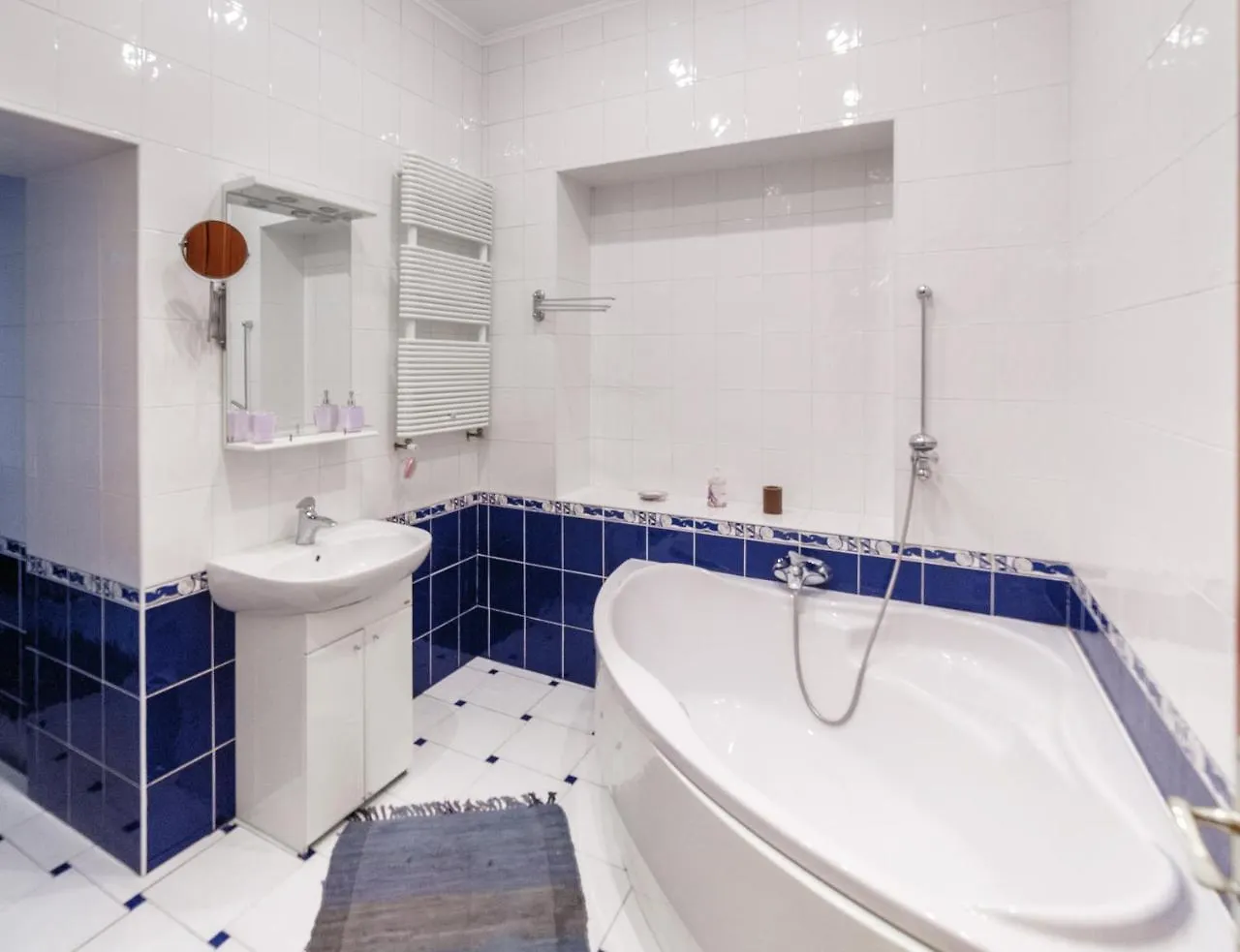 Grand Lviv Apartment I
